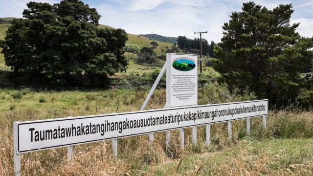 EMJ83G Taumatawhakatangihangakoauauotamateaturipukakapikimaungahoronukupokaiwhenuakitanatahu longest place name in New Zealand